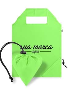 Sacola dobrável em rPET 370 x 420 mm em amarelo e laranja. A imagem mostra uma sacola vazia, com design vazado e espaço para mensagem ou representações. Ideal para compras, presente e utilização em viagens.