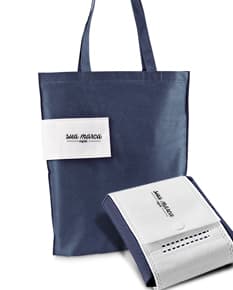 Sacola dobrável de luxo, perfeita para levar suas compras com estilo. Feita em couro sintético de alta qualidade, com alças resistentes e design elegante. Ideal para uso comercial ou casual. Aproveite a promoção de venda exclusiva em nossa loja online. Adquira já a sua!