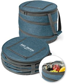 Bolsa Térmica de Couro Vintage - Ideal para manter sua refeição fresca durante o dia de trabalho. Feita em couro de alta qualidade, ideal para seu estilo de vida mais tradicional. Perfeita para levar para reuniões de negócios ou para um dia de compras. Mantenha seus alimentos frescos e sua aparência estilosa com essa bolsa térmica exclusiva. Adquira já a sua e garanta praticidade e elegância onde quer que você vá.