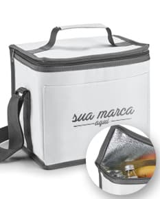 Bolsa Térmica Quadrada em Alumínio Isolado - Ideal para armazenar e transportar alimentos e bebidas de forma prática e segura. Com design moderno e alça resistente, mantém a temperatura dos seus itens por mais tempo. Perfeita para uso doméstico, camping ou viagens. Armazene seus alimentos com estilo e praticidade! Confeccionada em alumínio, é resistente e fácil de limpar. Uma opção sustentável para o seu dia a dia. ¡Adquira já sua bolsa térmica e mantenha seus alimentos frescos por mais tempo!