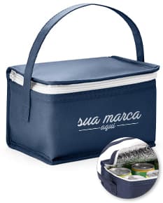 Bolsa térmica isolada com design moderno e alça resistente. Ideal para armazenar alimentos e bebidas de forma prática e segura. Perfeita para levar em viagens, piqueniques ou passeios. Feita de material plástico brilhante e durável, mantendo os itens refrigerados por mais tempo. Adquira já a sua bolsa térmica e tenha sempre suas bebidas geladas por onde for!
