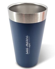 Copo Térmico 473ml - Mantenha suas bebidas quentes ou geladas por mais tempo com o copo térmico de 473ml. Ideal para café, chá, suco ou água. Design elegante e funcional, perfeito para manter sua bebida preferida na temperatura ideal. Aproveite!