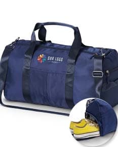Bolsa esportiva de poliéster 35 litros - Moderna e estilosa, perfeita para suas viagens e momentos casuais. Com alças ajustáveis e amplo espaço de armazenamento, essa bolsa é ideal para quem busca praticidade e elegância. Adquira a sua agora e esteja sempre preparado para qualquer aventura!
