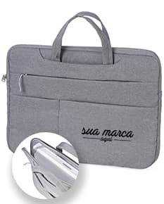 Pasta preta de couro para notebook de 15 polegadas, ideal para uso empresarial e viagens. Design elegante e moderno, com fecho de metal, alça de mão e alças ajustáveis para as costas. Perfeita para transportar seu dispositivo com segurança e estilo.