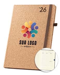 Agenda de cortiça 2026 com capa marrom e elástico para fechamento.