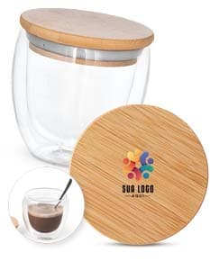Copo de vidro transparente com capacidade de 250ml.