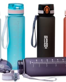 Garrafa Plástica 1 Litro - Mantenha-se hidratado o dia todo com nossa garrafa plástica de 1 litro. Perfeita para levar para a academia, trabalho ou viagens. Feita de material resistente e leve, ideal para manter a sua hidratação em dia. Adquira já a sua!