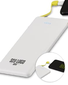 Power Bank 10.000mAh com Indicador LED em preto e plástico, um dispositivo eletrônico, tecnológico e portátil. Ideal para armazenamento e transferência de dados em eletrônicos como smartphones, tablets e câmeras. Perfeito para manter seus aparelhos carregados em ambientes comerciais, de escritório ou em casa. Possui conexão via cabo e é um acessório essencial para quem busca praticidade e segurança em suas atividades diárias.