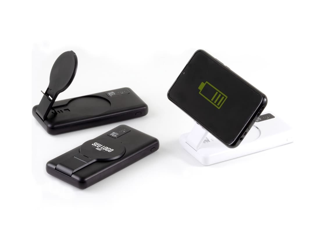Power Bank 10.000mAh preto, dispositivo de carregamento portátil com tecnologia wireless, ideal para negócios e comunicação eletrônica. Possui display digital, teclado, botões de conexão, bateria de longa duração e design moderno. Ideal para carregar celulares, câmeras e outros aparelhos eletrônicos em qualquer lugar.