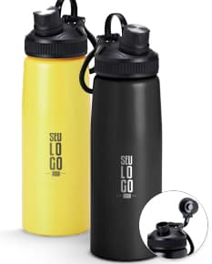 Bottle de aço inoxidável de 900ml, vazio e limpo, com tampa de rosca. Objeto metálico e prateado, fresco e saudável, indicado para armazenar líquidos.