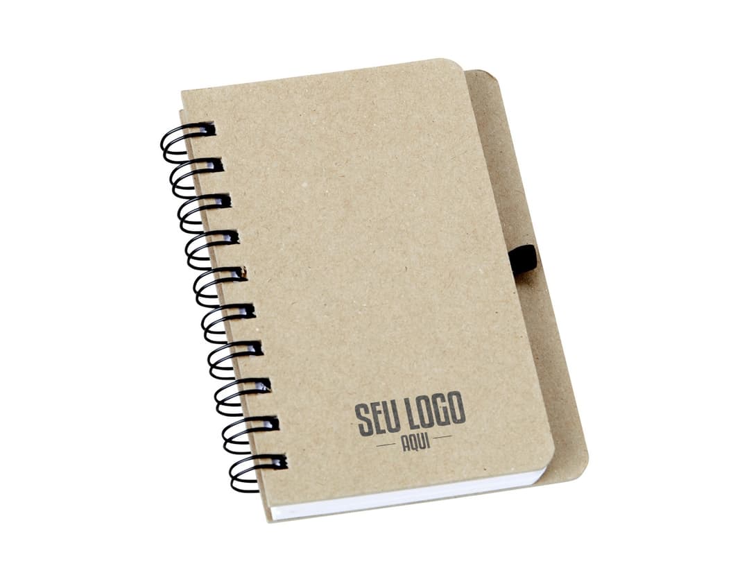 Caderneta de capa dura estilo kraft com wire-o, perfeita para anotações e organização de documentos no escritório. Visual vintage e clássico, ideal para guardar notas, listas de tarefas e lembretes. Cor neutra, com espaço para escrever e personalizar.