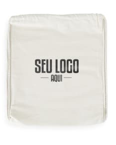 Mochila Saco Algodão vintage, de cor marrom antigo, feita de material de tecido desgastado. Possui textura grunge, com design envelhecido e aspecto retro. O tecido está manchado e desgastado, lembrando um antigo lenço de mão. A peça tem um estilo único e é ótima para uso como mochila com espaço interno para objetos.