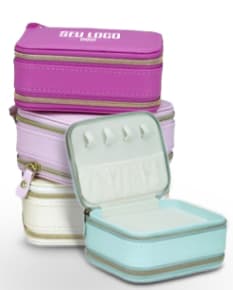 Porta Joias moderno e prático para organizar seus acessórios. Ideal para guardar suas joias e acessórios de forma segura e elegante. Perfeito para manter suas peças sempre em ordem. Adquira já o seu!