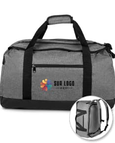 Mala esportiva com bolso externo em couro marrom, alça de mão e alça de ombro, detalhe em metal dourado, design moderno e elegante. Ideal para viagens ou uso casual.