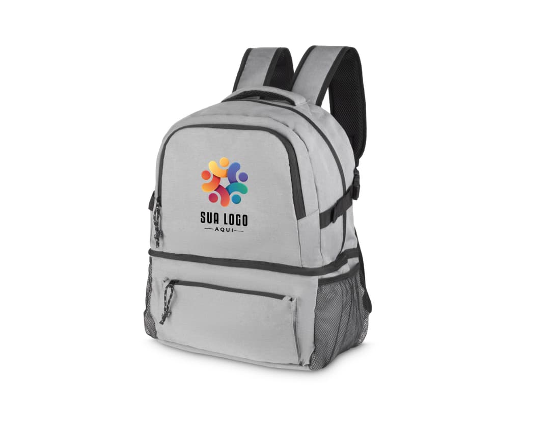 Mochila Térmica em Nylon Preto - Design Moderno e Tecnológico para Viagens e Negócios. Perfeita para transportar alimentos frescos e equipamentos sensíveis. Com alça resistente, zipper prático e bolsos espaçosos. Ideal para uso escolar, profissional e em aventuras ao ar livre. Garanta já a sua e mantenha seus itens sempre na temperatura ideal. Mochila térmica: praticidade e estilo em um só produto!