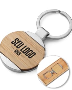 Chaveiro de metal com detalhes em bambu, objeto de segurança e proteção com design elegante e resistente para guardar chaves.