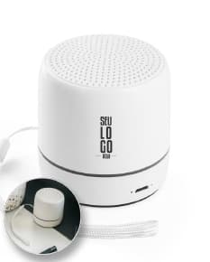 Caixa de som com design retro cromado e alta tecnologia para performances musicais. Acompanha filtro de óleo para melhor qualidade de áudio. Ideal para estúdios de gravação, karaoke e eventos musicais. Garanta já a sua!