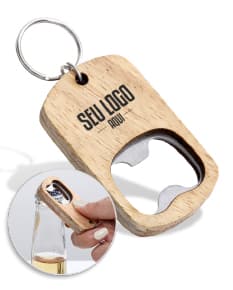 Chaveiro abridor de madeira - Acessório prático e sofisticado para brindes e presentes. Com design exclusivo, este chaveiro combina a utilidade de um abridor com a elegância da madeira. Perfeito para quem busca estilo e funcionalidade em um único produto. Ideal para empresas, eventos e campanhas promocionais. Adquira já o seu!