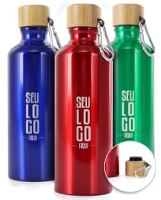 Garrafa de alumínio 500ml transparente, vazia e com tampa. A garrafa é feita de alumínio, é leve e resistente, ideal para transportar líquidos como água, sucos ou chás. Perfeita para manter a hidratação durante atividades esportivas ou no dia a dia.