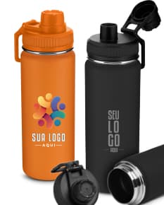 Garrafa de aço inox de 780 ml, contendo líquido fresco e transparente. A tampa metálica e o design elegante refletem a higiene e cuidado na utilização do produto.