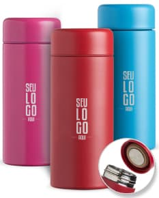 Garrafa térmica 200ml com design moderno e colorido em metal e plástico, perfeita para manter a temperatura de líquidos. Ideal para cuidados de higiene e beleza, contendo diversos produtos de cosméticos e higiene pessoal.