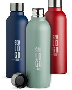 Garrafa inox de 800ml com tampa fosca, contendo líquido transparente. A embalagem é clean e possui um design elegante.