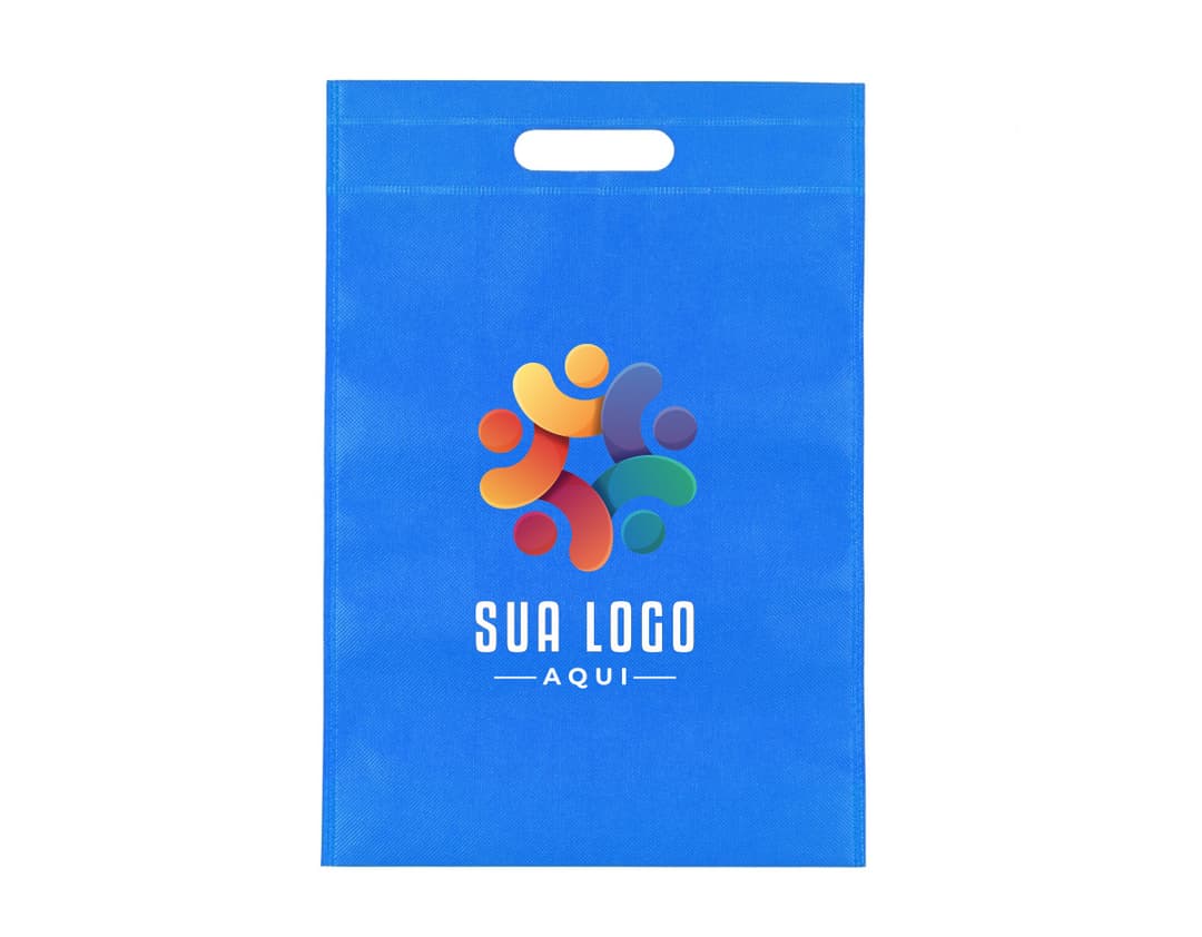 Envelope de papel em um container branco com uma bandeira nacional icônica. O símbolo do card de design de negócios vazio está em destaque, junto com um ícone de carta e uma etiqueta amarela. O template de arte retrô inclui um clip de papel padronizado, com sombras e ícones de comunicação. O produto destaca-se em fundo preto, com a imagem espalhada em uma coleção de stationery.