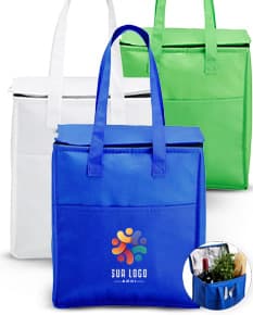 Bolsa térmica de 9 litros em couro marrom, com fecho de zíper, alça de transporte e design elegante. Ideal para manter alimentos e bebidas frescos por mais tempo.