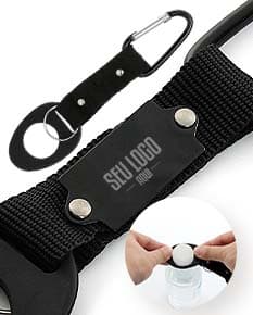 Suporte para Garrafa de cor preta em formato de espiral.