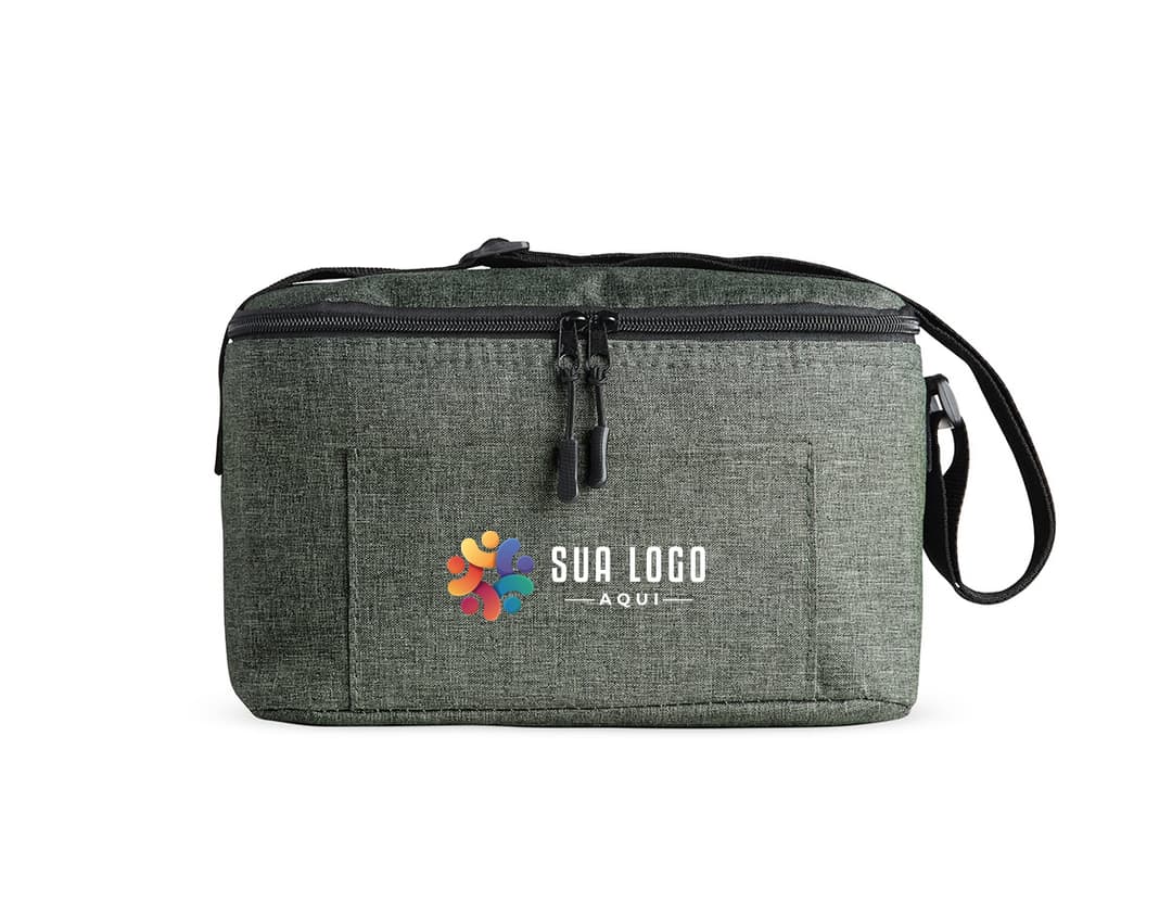 Bolsa térmica de 6 litros em couro marrom, com zíper e vários bolsos para guardar objetos pessoais. Ideal para viagens de negócios ou viagens de lazer, proporcionando praticidade e estilo.