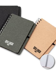 Caderneta Kraft B6 com Porta Caneta - Ideal para anotações diárias, esta caderneta kraft possui um prático porta caneta acoplado. Perfeita para organização e praticidade no dia a dia. Adquira a sua agora!