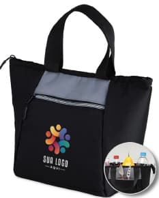 Bolsa térmica preta 7L com zíper, alças em couro e design moderno. Ideal para transporte de alimentos e bebidas mantendo a temperatura adequada. Acessório elegante e prático para compras, viagens ou passeios.