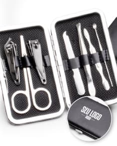Kit manicure 7 peças, perfeito para manter suas unhas sempre impecáveis! Este conjunto de alta qualidade inclui tesoura, alicate, cortador e muito mais. Ideal para viagens ou uso diário. Garanta já o seu kit de manicure e tenha unhas perfeitas em qualquer lugar!