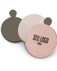 Espelho inox ultrafino com capa, design moderno e elegante. Ideal para uso em cosméticos e maquiagem. Disco de armazenamento em formato de CD, representando tecnologia. Elementos decorativos em papel e símbolo de digital. Ícone de arte gráfica em 3D, com detalhes brilhantes e redondos. Objeto decorativo multifuncional, com reflexo e vidro em esfera. Perfeito para compor a decoração de ambientes de forma criativa e inovadora.