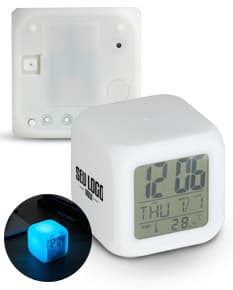 Relógio digital LED com despertador - Moderno e prático, este relógio digital LED com despertador é perfeito para manter o controle do tempo de forma eficiente. Tecnologia de ponta, design elegante e display de fácil leitura. Ideal para uso em casa, no escritório ou no seu negócio. Não perca mais nenhum compromisso e mantenha-se sempre pontual. Adquira já o seu!