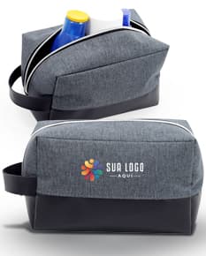 Nécessaire em nylon preto para armazenamento de objetos pessoais e acessórios de forma prática e segura. Ideal para viagens de negócios e uso diário. Adquira o seu agora e garanta organização e praticidade!