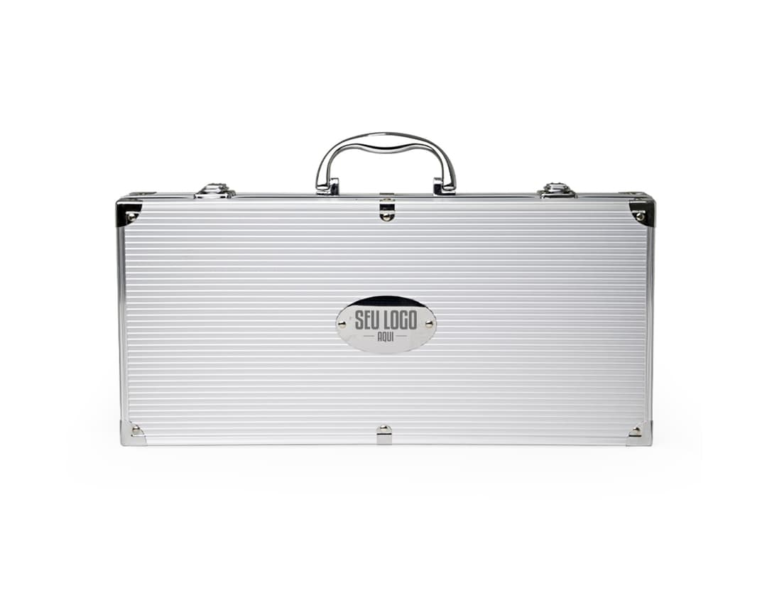 Kit Churrasco 10 Peças em Couro Vintage - Prático e elegante para suas aventuras gastronômicas ao ar livre. Com bolsa de armazenamento em couro retro para facilitar o transporte e conservar seus acessórios. Ideal para viagens, acampamentos e churrascos de negócios. Garanta já o seu!