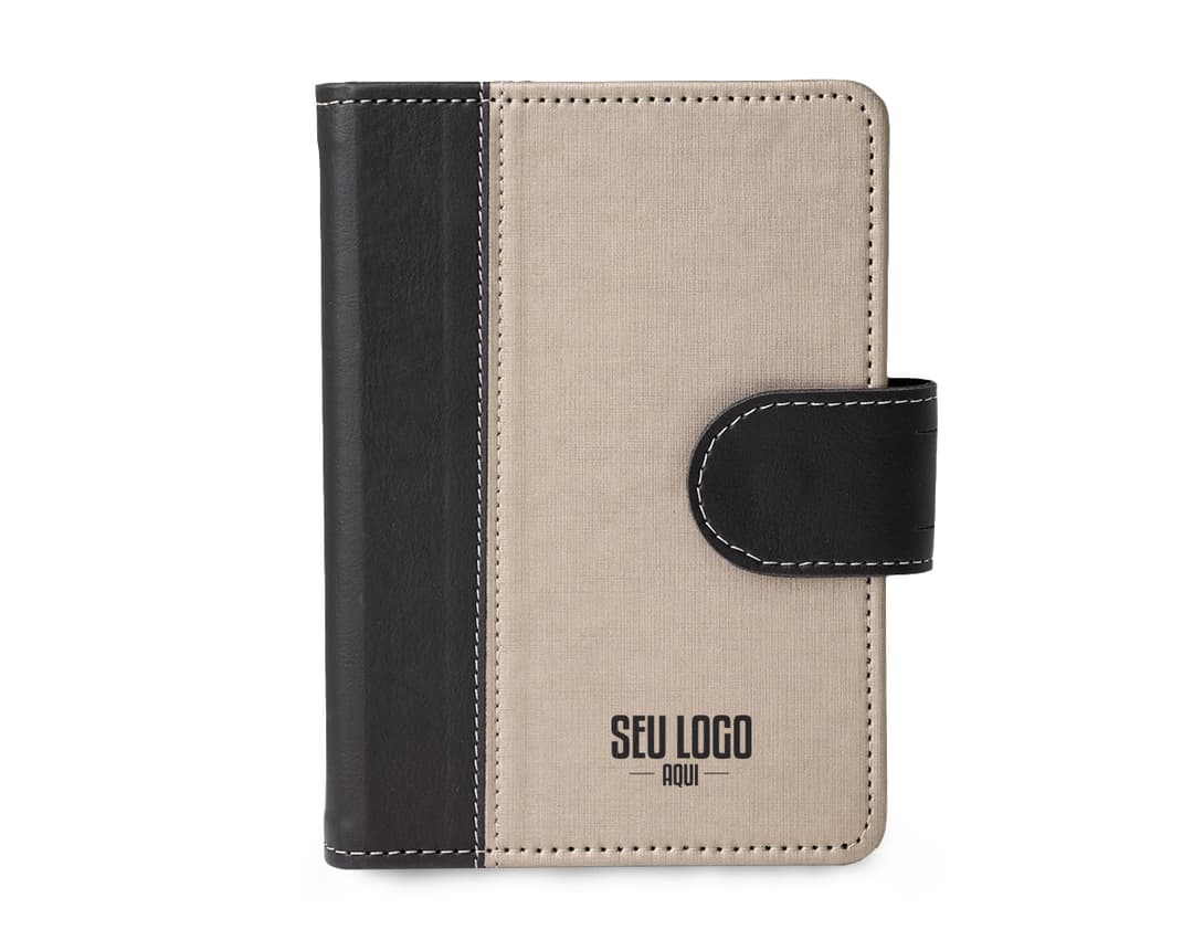 Caderneta em couro sintético para anotações elegantes e sofisticadas. Ideal para uso no dia a dia, seja no trabalho ou em momentos de lazer. Com design moderno, é o acessório perfeito para organizar suas ideias com estilo. Adquira já a sua!