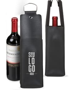 Porta vinho Bidim - Ideal para transportar sua garrafa com segurança e estilo. Feito de plástico resistente, possui alça para fácil transporte. Leve e prático, perfeito para presentear e armazenar suas bebidas. Adquira o seu na nossa loja online!