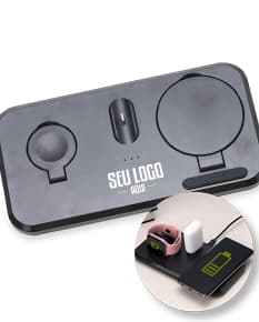 Estação de carregamento 3 em 1: tecnologia moderna para manter seus dispositivos sempre conectados e carregados. Equipamento prático e versátil, ideal para o ambiente de trabalho ou em casa. Com design inovador, esta estação de carregamento oferece praticidade e organização. Nunca mais se preocupe com a falta de bateria! Aproveite a conveniência de ter seus aparelhos sempre prontos para uso. Energia garantida com apenas um toque. Ideal para quem busca praticidade e eficiência no dia a dia.