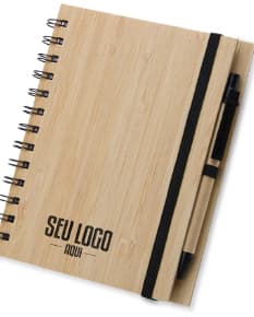 Caderneta em bambu com caneta - Perfeita para anotações de escritório e estudos. Feita em bambu, com design elegante e sustentável. Ideal para organizar suas tarefas e lembretes. Uma ótima opção de brinde corporativo. Adquira a sua!