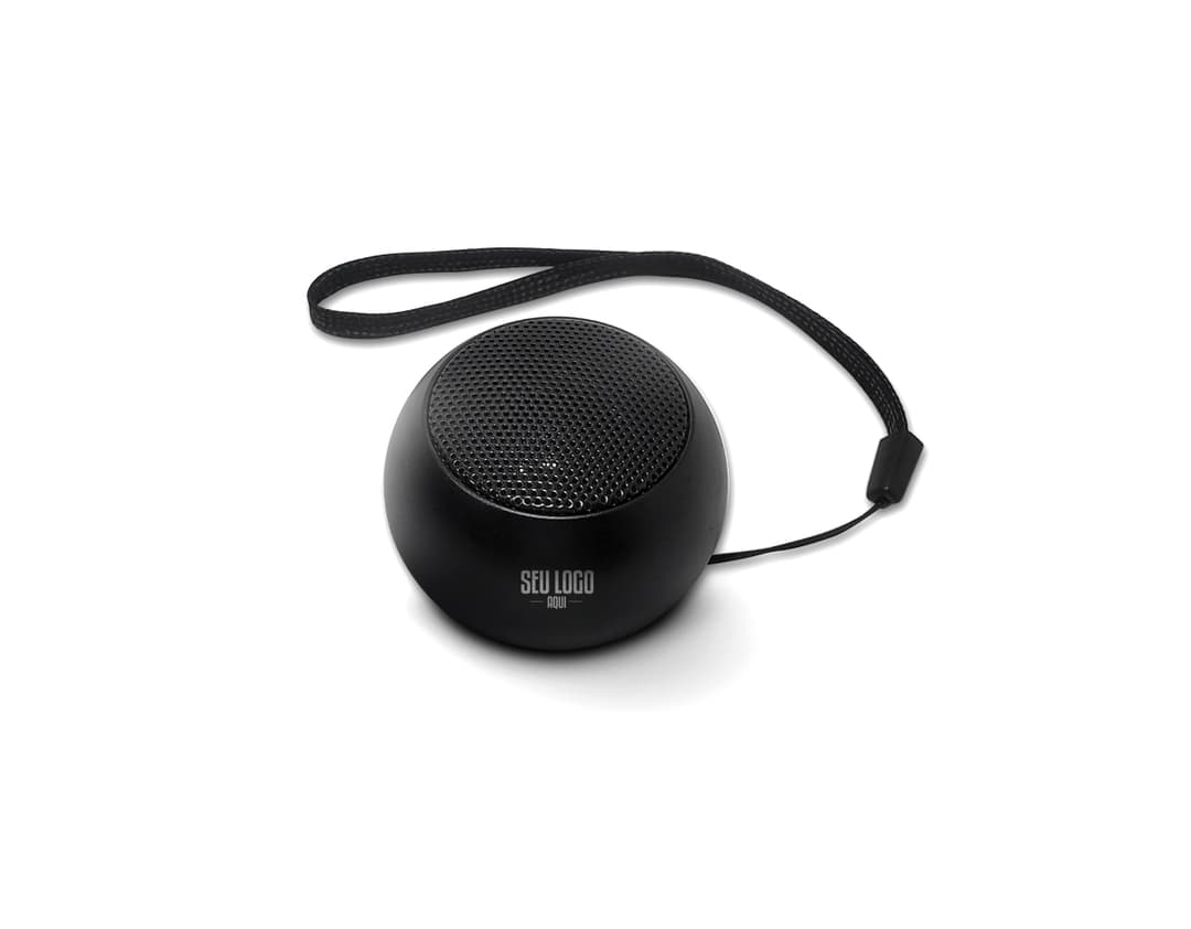 Microfone de estúdio preto com fone de ouvido prateado, fios de metal e plugue.