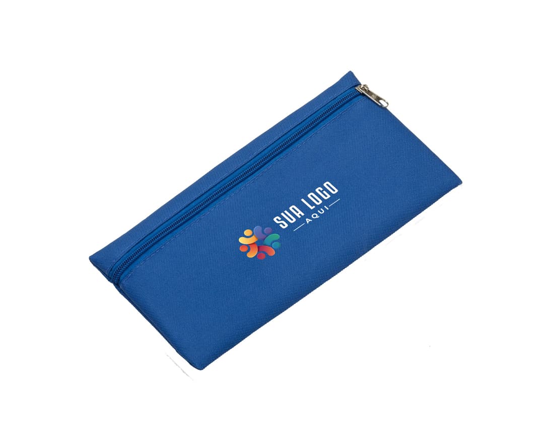 Nécessaire em nylon 600 com zíper resistente em diversas cores, ideal para guardar documentos, livros, material escolar e objetos de escritório. Te ajuda a manter tudo organizado e em um só lugar.
