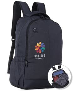 Mochila em poliéster para notebook, ideal para viagens de negócios e lazer. Design moderno em preto, elegante e prático, com compartimentos para organização. Leve e resistente, perfeita para quem busca estilo e praticidade. Compre já!