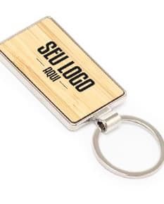 Chaveiro de metal com design de bambu para presentear com estilo e elegância. Perfeito para quem busca praticidade e sofisticação em um único acessório. Adquira já o seu!