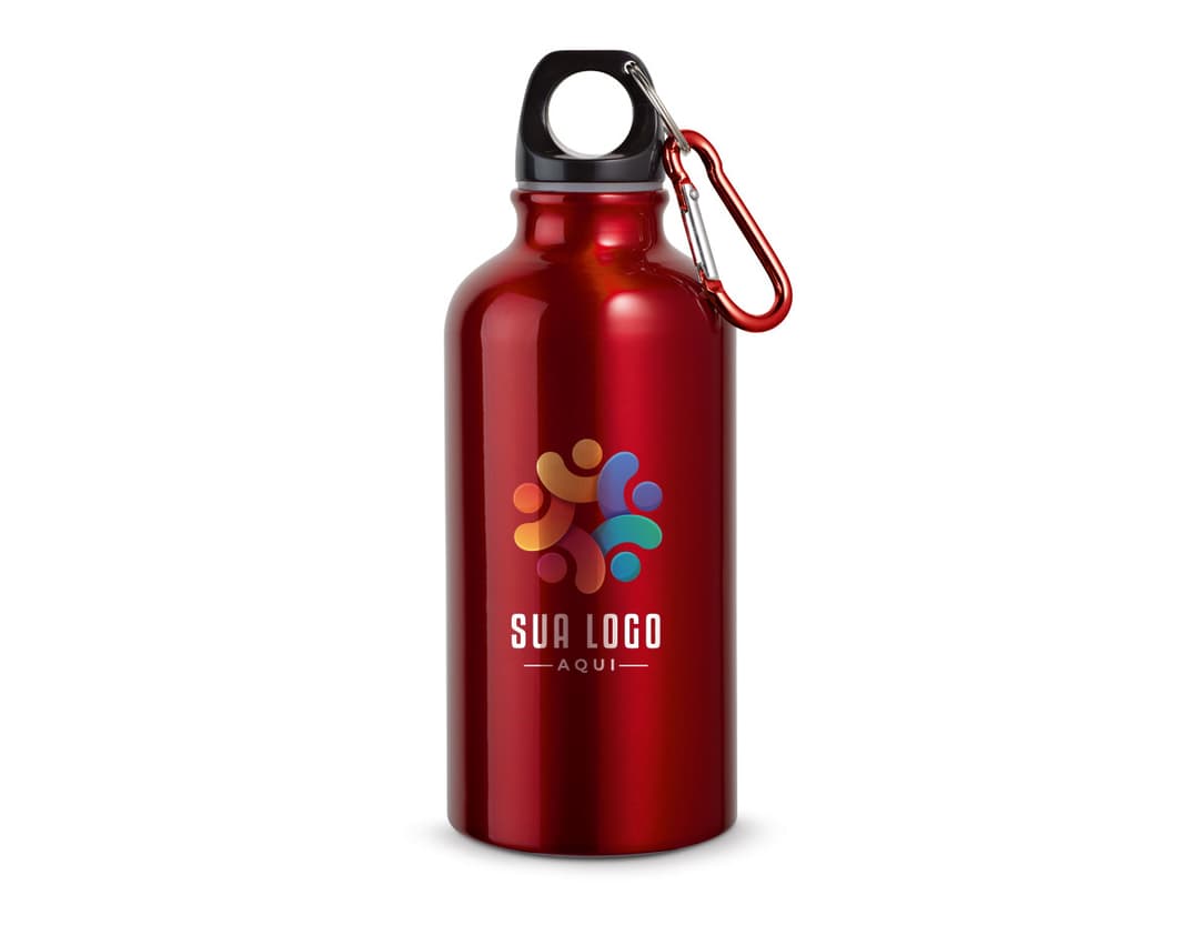 Garrafa esportiva em alumínio - Mantenha-se hidratado com estilo durante seus treinos. Feita em alumínio resistente, essa garrafa é a escolha perfeita para manter sua bebida gelada por mais tempo. Ideal para água, sucos ou até mesmo shakes pós-treino. Leve, prática e durável, essa garrafa esportiva é o acessório essencial para sua rotina de exercícios. Adquira já a sua! #garrafaesportiva #aluminio #hidratacao #treino #fitness