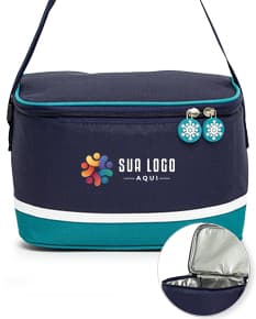 Bolsa térmica de 7 litros, feita de couro marrom com alça de metal e zíper. Possui design elegante e moderno, sendo ideal para compras e transporte de alimentos em estilo luxuoso.