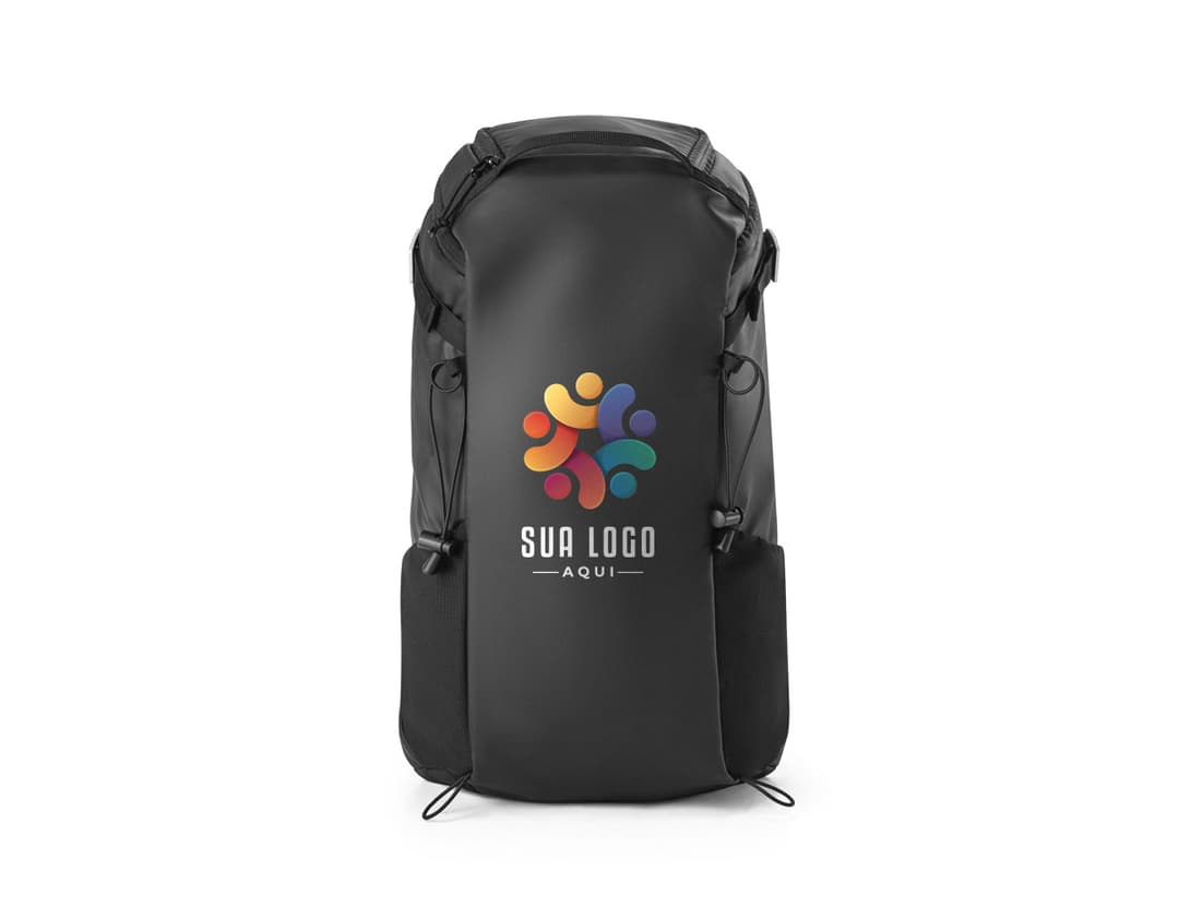 Mochila Hiking em couro preto moderna e elegante para viagens e negócios. Com alça resistente, zíper e design fashion. Perfeita para carregar seus equipamentos com estilo e praticidade. Ideal para suas aventuras e passeios.																	