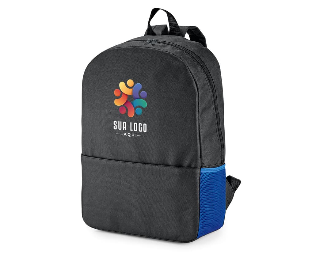 Mochila Notebook com divisória, cor preta, fecho de zíper, alças ajustáveis, bolso frontal e logo da marca aplicado.