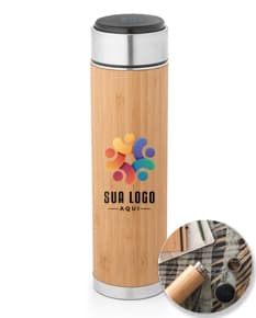 Garrafa térmica em aço inox com infusor, produto contendo líquido transparente.